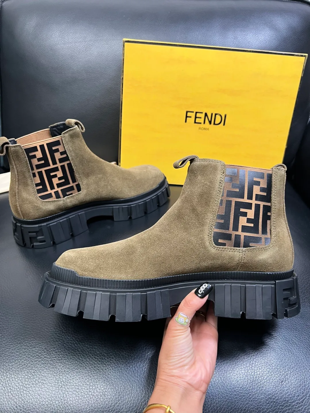 Men's shoes 💰900 FENDI High-quality top craftsmanship, Fendi boots high-top counter synchronization, original factory configuration imported Italian cowhide fly-knit fabric, imported cowhide lining, breathable and comfortable, soles: original soles specially provided by the original factory, original factory and single goods are welcome to compare, code number 39-44 (customized 38 45)